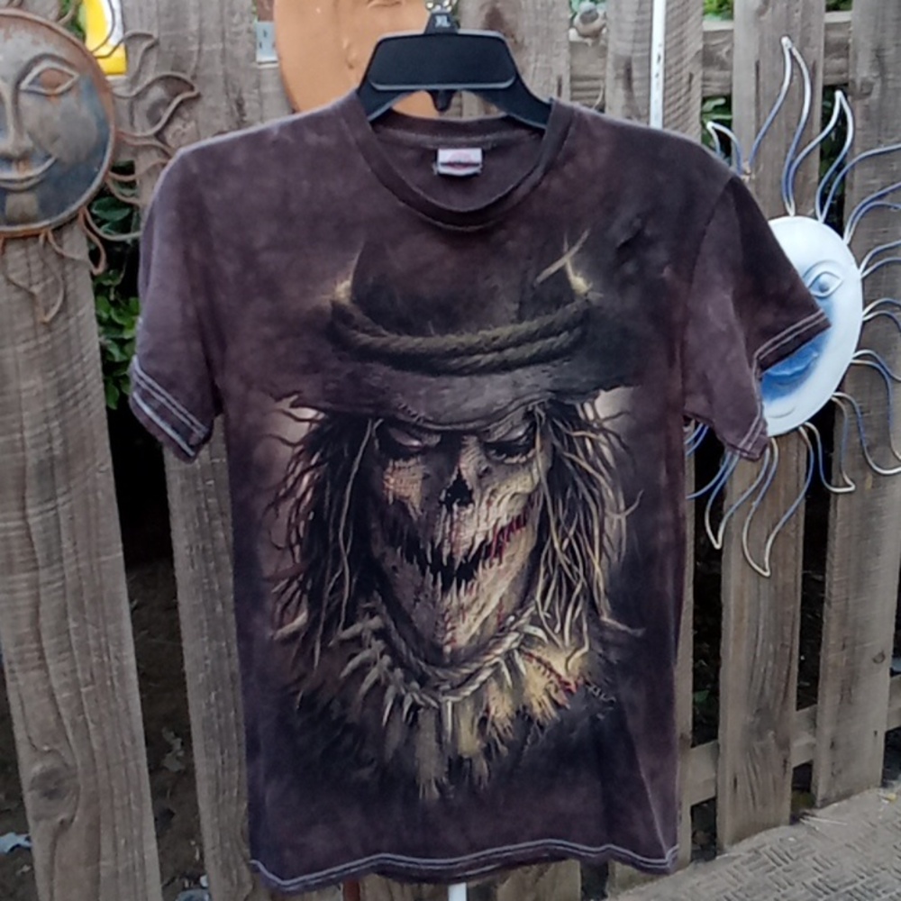 Men's T-shirt small. Good condition. Brown.